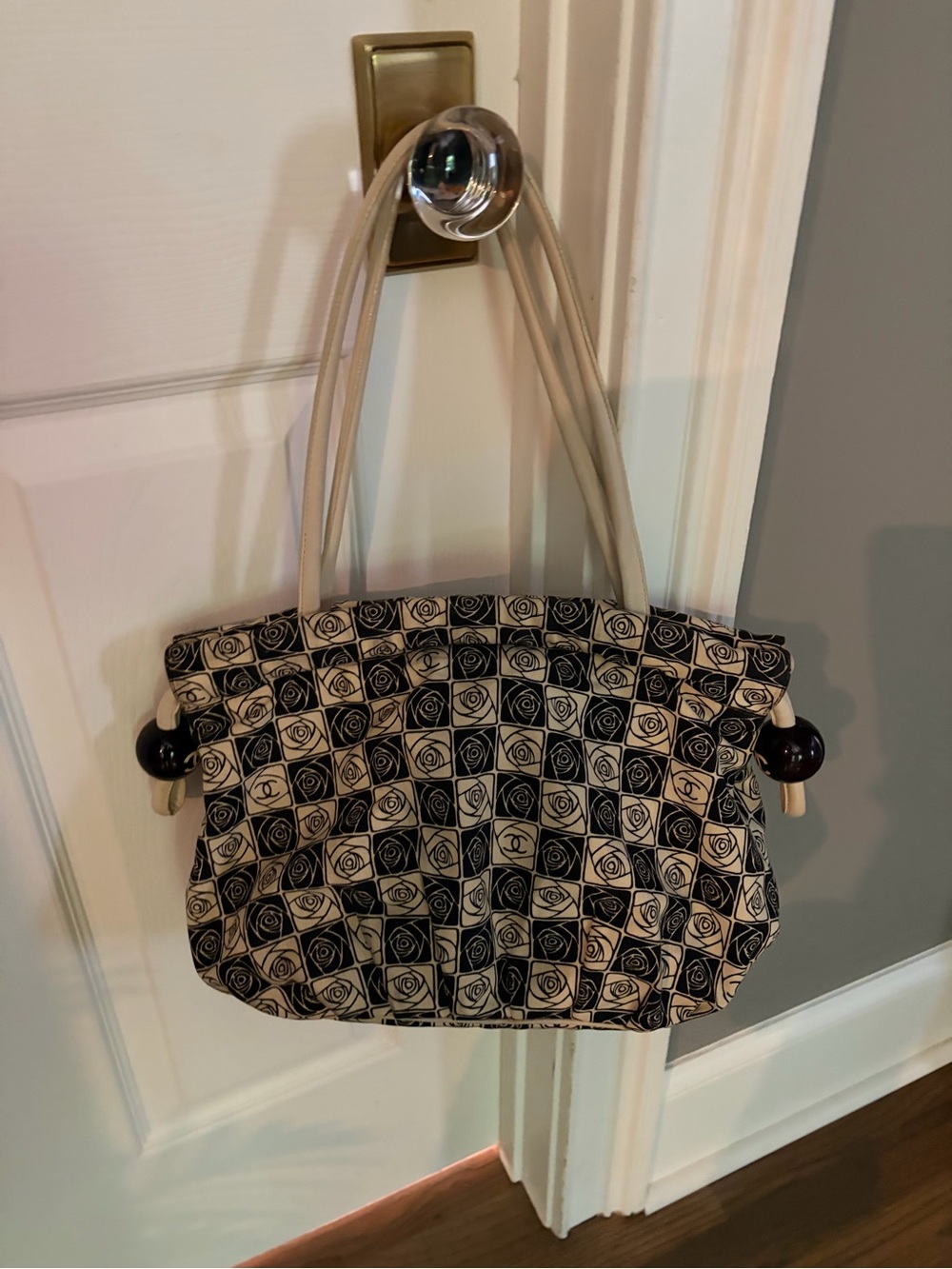 CHANEL Black and Cream Camellia Check Shoulder Bag - Picture 3 of 7
